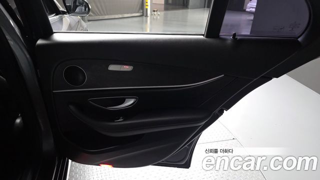 Mercedes-Benz E-Class 2018 — photo 15