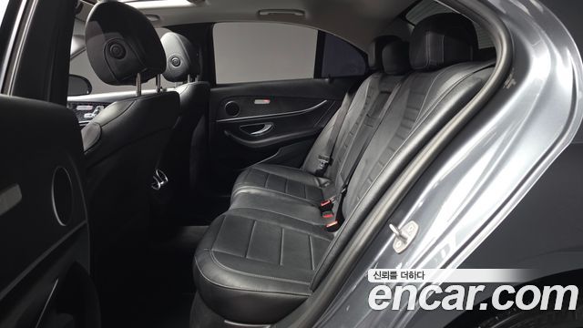 Mercedes-Benz E-Class 2018 — photo 16