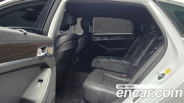 Genesis G80 2018 — photo 18
