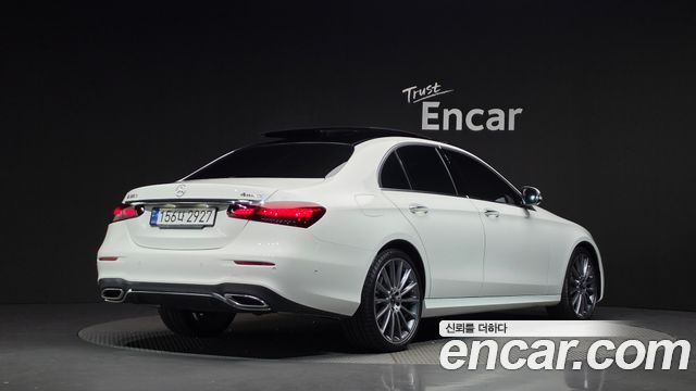 Mercedes-Benz E-Class 2022 — photo 2