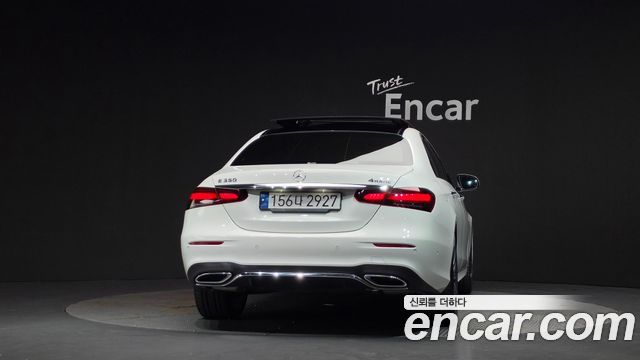Mercedes-Benz E-Class 2022 — photo 4