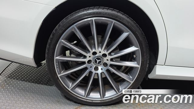 Mercedes-Benz E-Class 2022 — photo 5