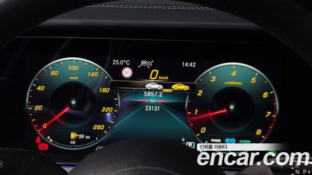 Mercedes-Benz E-Class 2022 — photo 11