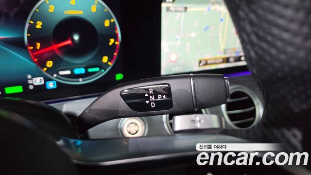 Mercedes-Benz E-Class 2022 — photo 12