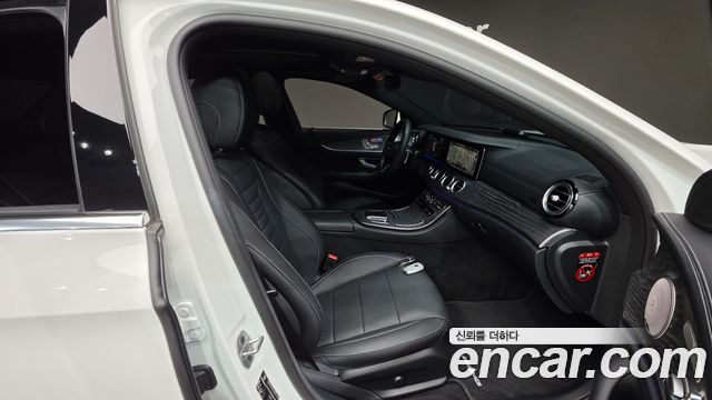 Mercedes-Benz E-Class 2022 — photo 13