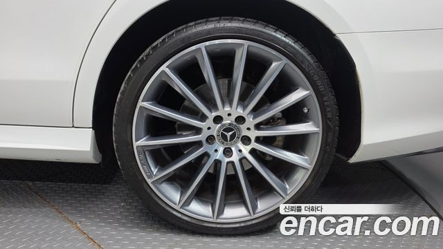 Mercedes-Benz E-Class 2022 — photo 7