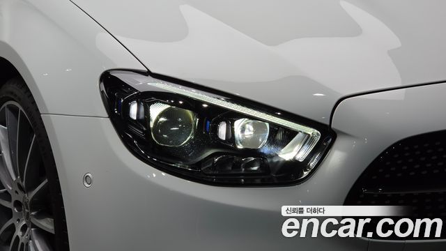 Mercedes-Benz E-Class 2022 — photo 8