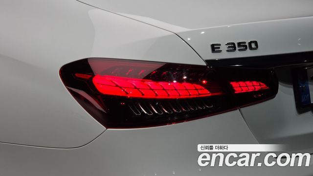 Mercedes-Benz E-Class 2022 — photo 9