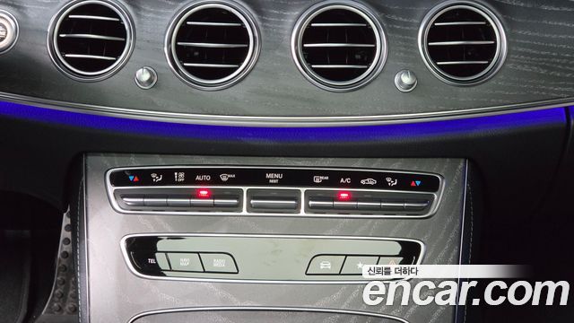 Mercedes-Benz E-Class 2022 — photo 29