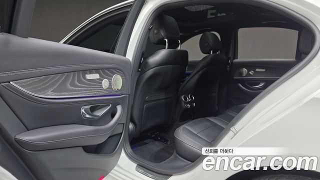 Mercedes-Benz E-Class 2022 — photo 30