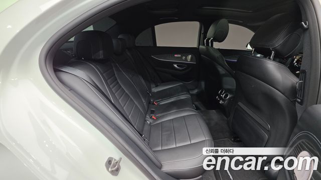 Mercedes-Benz E-Class 2022 — photo 32