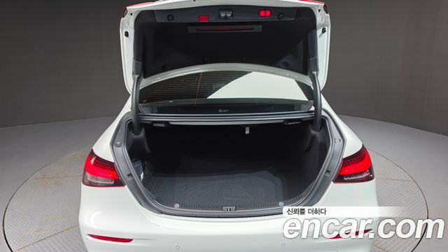 Mercedes-Benz E-Class 2022 — photo 33