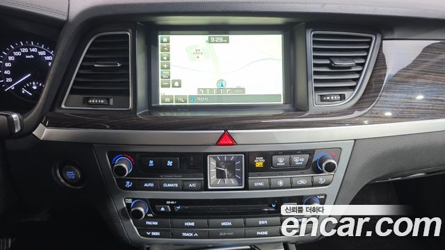 Genesis G80 2018 — photo 14