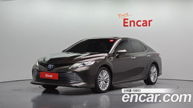 Toyota Camry 2019 — photo 1