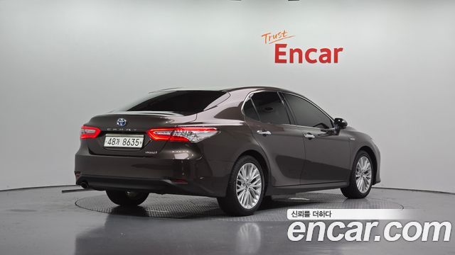 Toyota Camry 2019 — photo 2