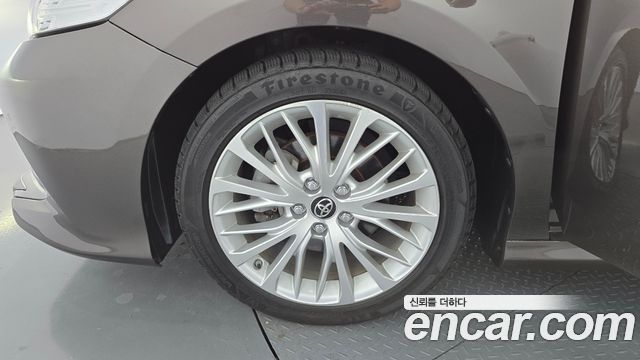 Toyota Camry 2019 — photo 5