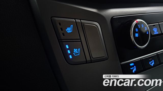 Hyundai Starex 2019 — photo 16