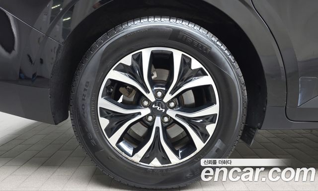 Kia Canival 2023 — photo 5