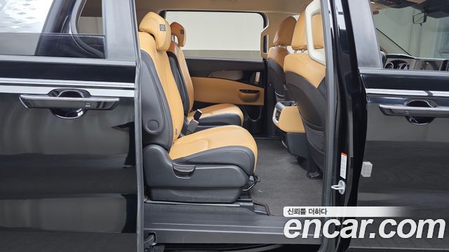 Kia Canival 2023 — photo 17
