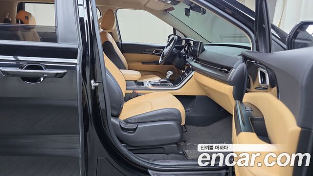 Kia Canival 2023 — photo 16