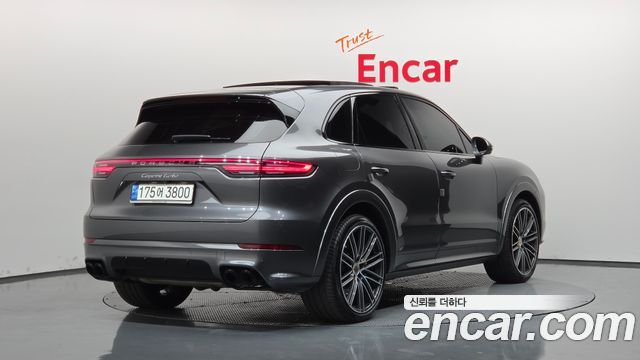 Porsche Cayenne 2022 — photo 2