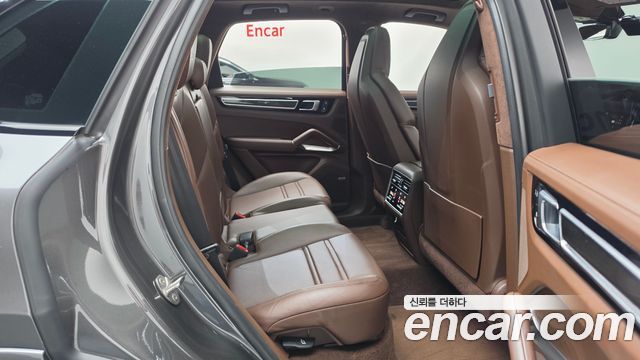Porsche Cayenne 2022 — photo 17