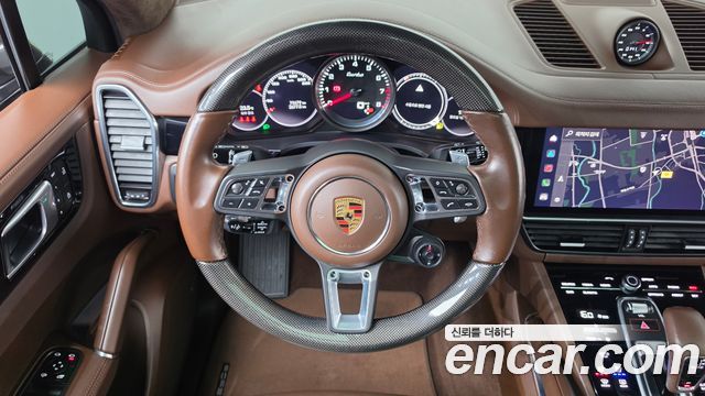 Porsche Cayenne 2022 — photo 19