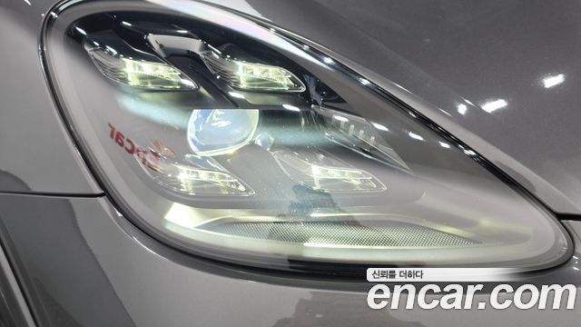 Porsche Cayenne 2022 — photo 8