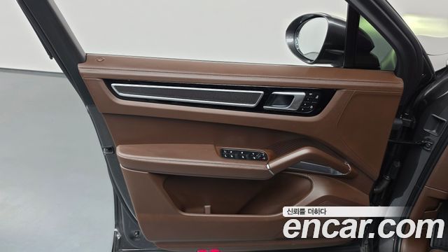 Porsche Cayenne 2022 — photo 14