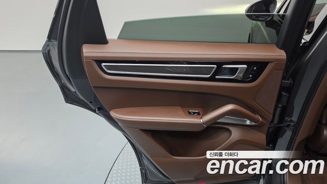 Porsche Cayenne 2022 — photo 15