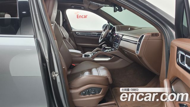 Porsche Cayenne 2022 — photo 16