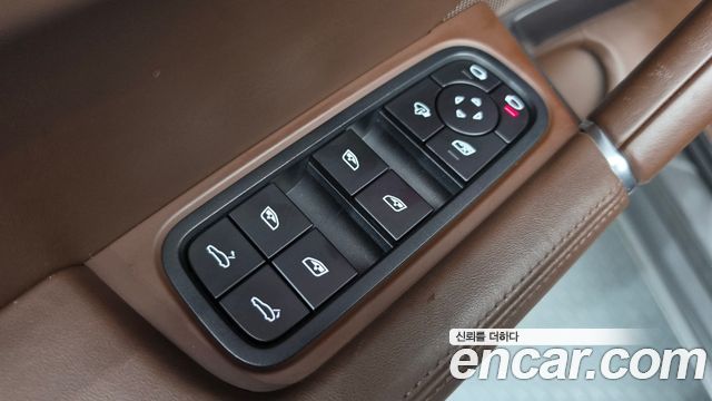 Porsche Cayenne 2022 — photo 28