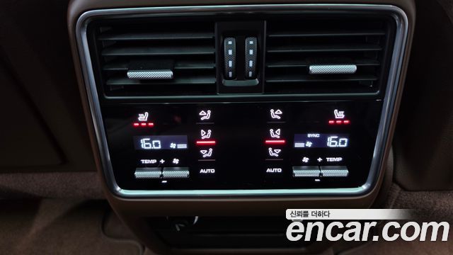 Porsche Cayenne 2022 — photo 32