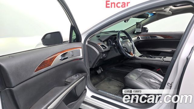 Lincoln MKZ 2013 — photo 10