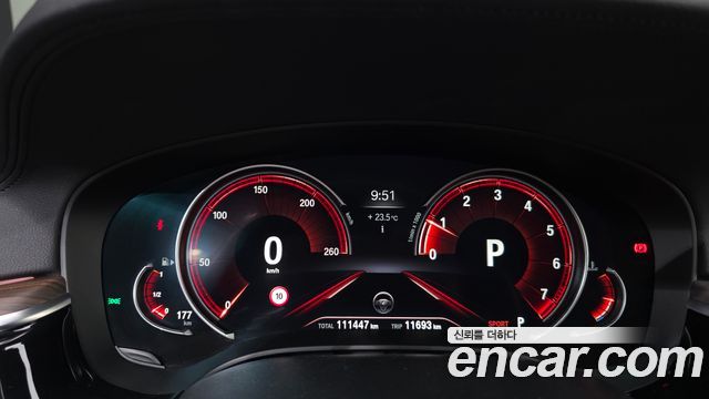 BMW 5-Series 2018 — photo 11