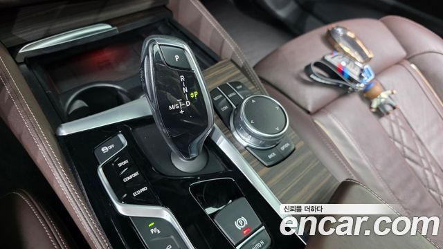 BMW 5-Series 2018 — photo 12