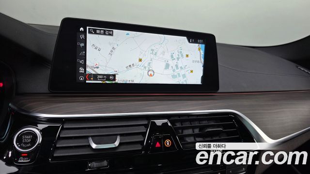 BMW 5-Series 2018 — photo 20