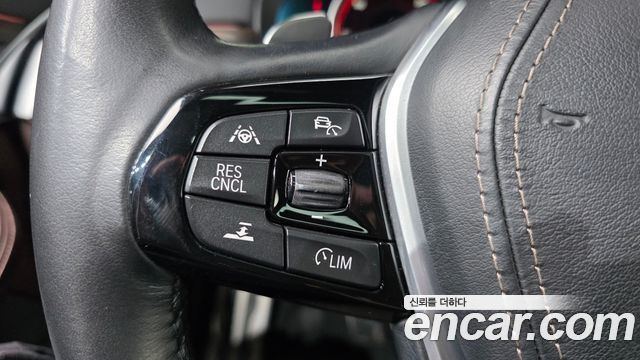BMW 5-Series 2018 — photo 25