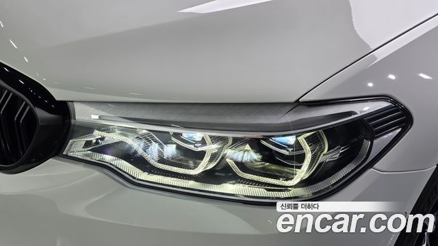 BMW 5-Series 2018 — photo 8
