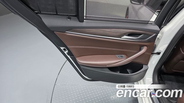 BMW 5-Series 2018 — photo 15