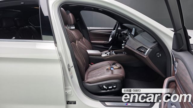 BMW 5-Series 2018 — photo 16