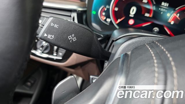 BMW 5-Series 2018 — photo 28