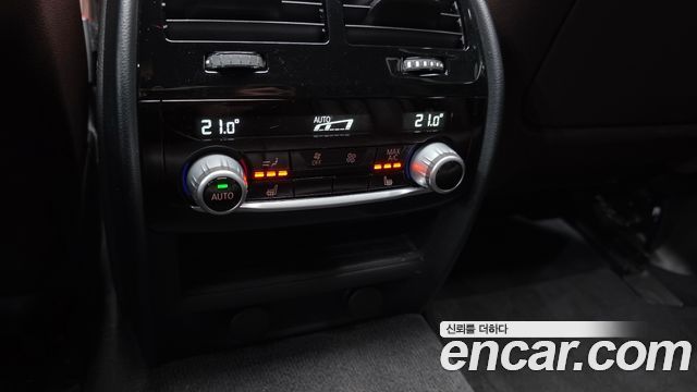 BMW 5-Series 2018 — photo 29