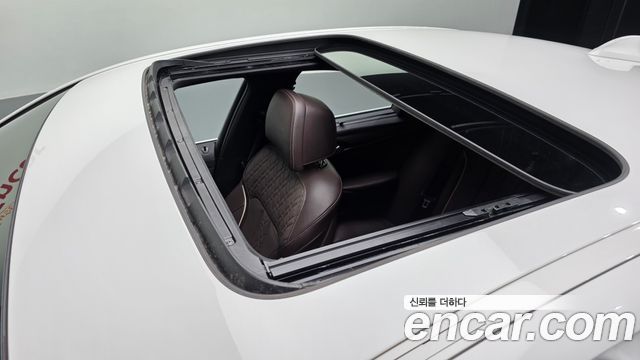 BMW 5-Series 2018 — photo 31