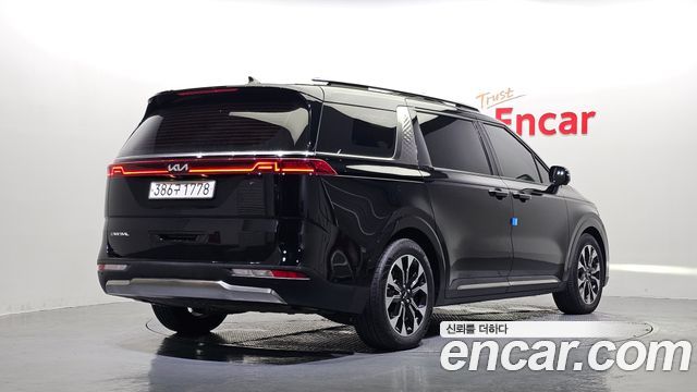 Kia Canival 2023 — photo 2