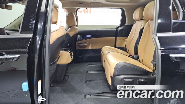 Kia Canival 2023 — photo 17