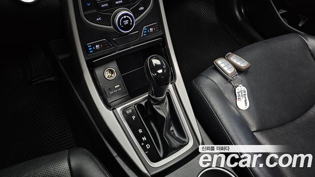 Hyundai AVANTE 2015 — photo 9