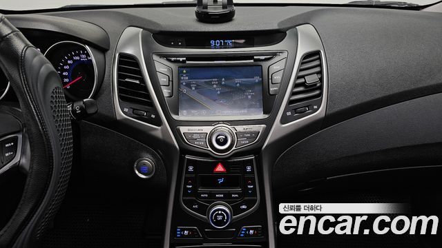 Hyundai AVANTE 2015 — photo 14