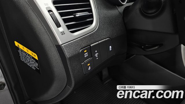 Hyundai AVANTE 2015 — photo 17