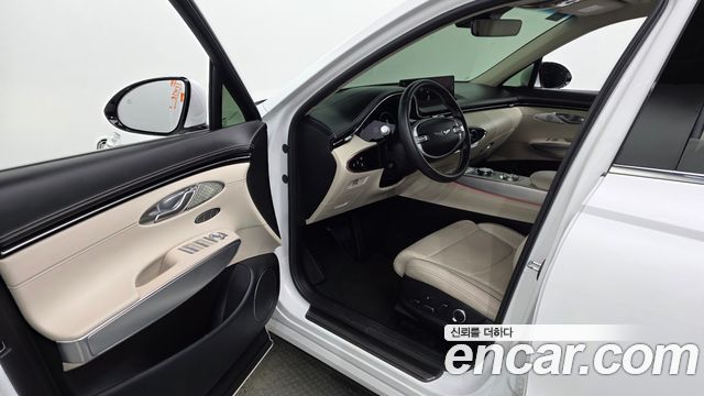 Genesis GV70 2023 — photo 13
